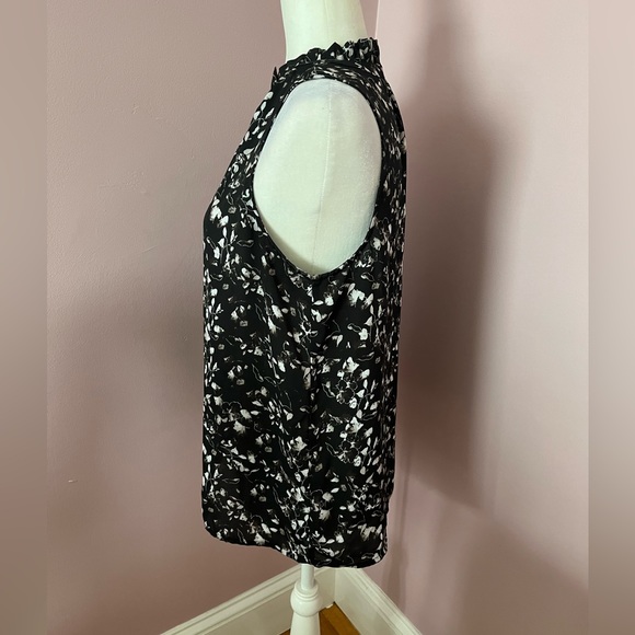 Dressy Sleeveless Blouse size M - Picture 10 of 10